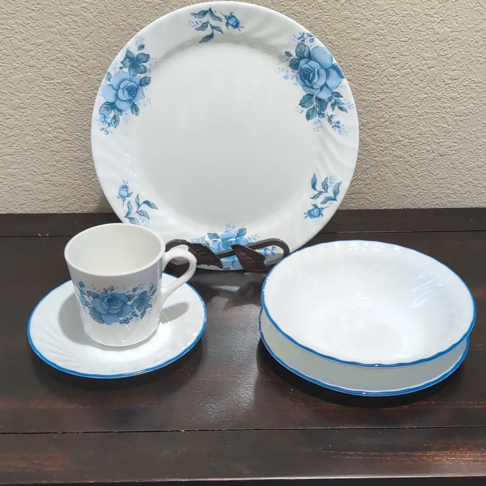 Vintage Corelle Blue Velvet Five (5) Piece Dinnerware Place Setting